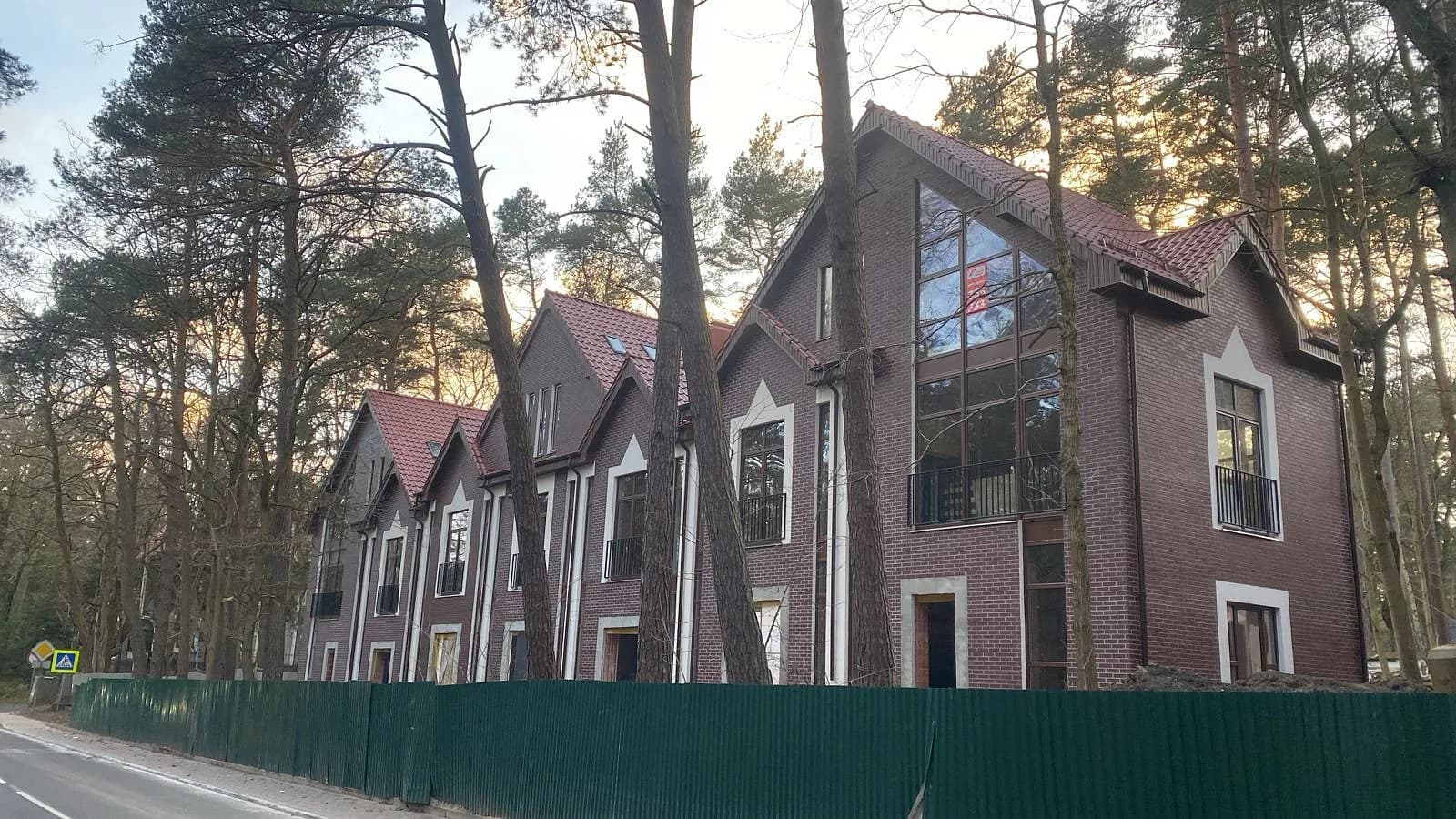 Жилая застройка среди сосен, Светлогорск